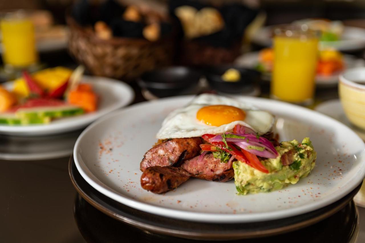 Hotel York Luxury Suites Medellin By Preferred Εξωτερικό φωτογραφία Breakfast at the hotel