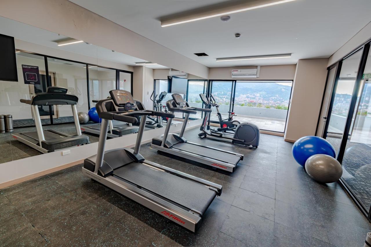 Hotel York Luxury Suites Medellin By Preferred Εξωτερικό φωτογραφία The gym at the hotel