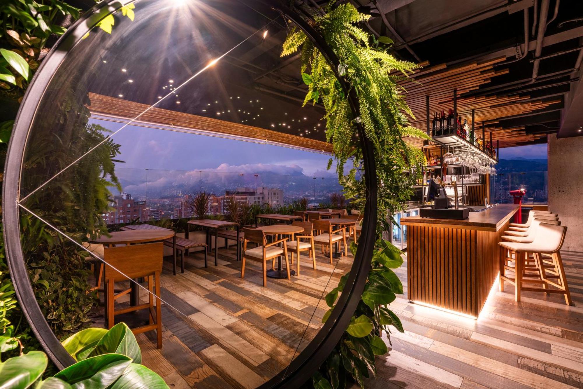 Hotel York Luxury Suites Medellin By Preferred Εξωτερικό φωτογραφία The interior of the Starbucks Reserve Roastery in Kyoto, Japan