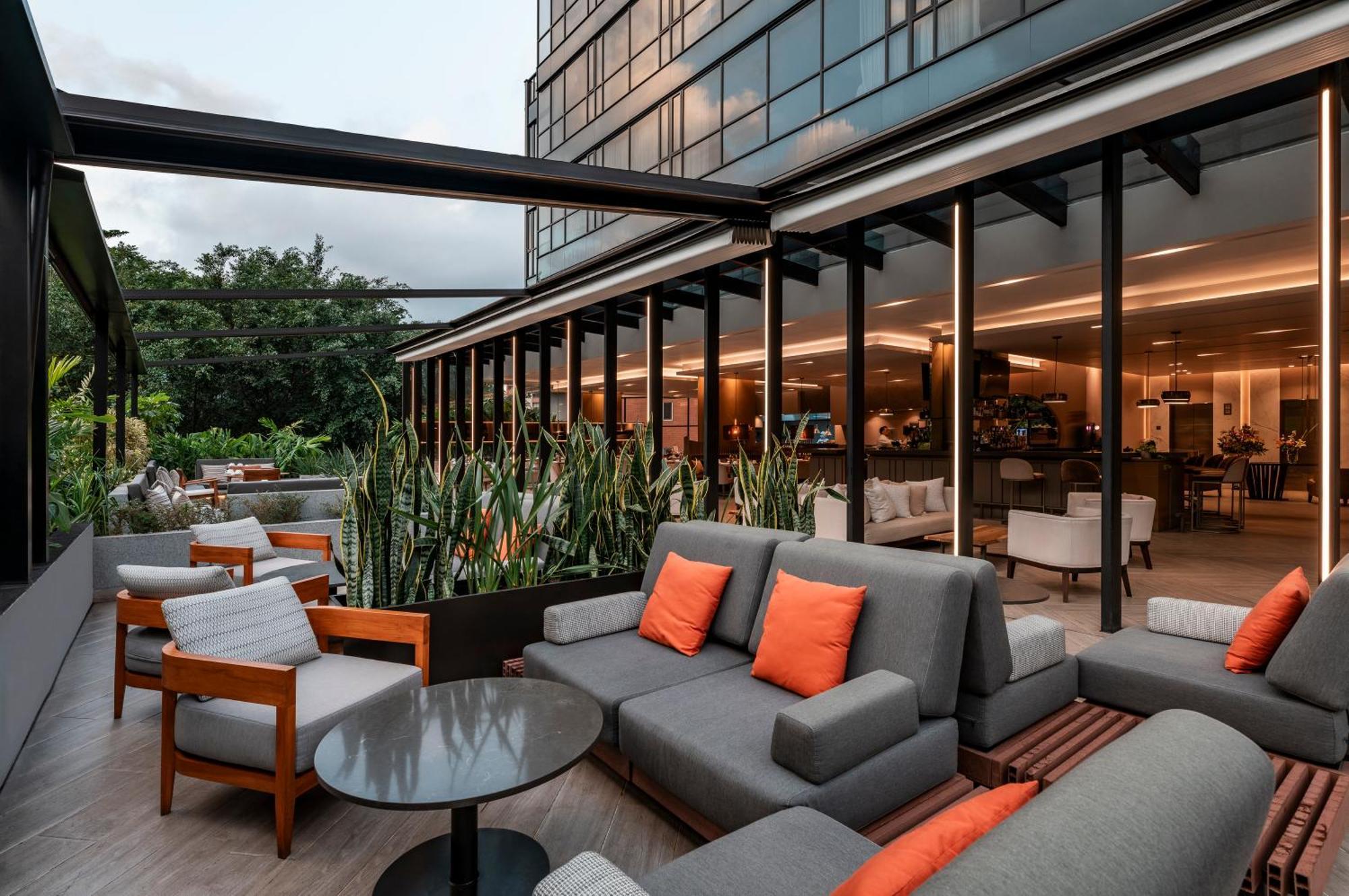 Hotel York Luxury Suites Medellin By Preferred Εξωτερικό φωτογραφία The hotel's rooftop lounge