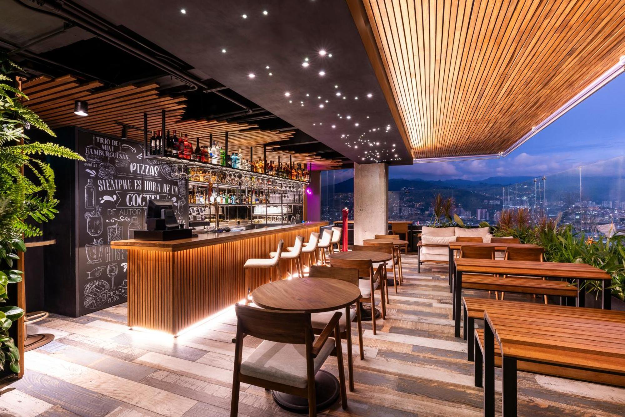 Hotel York Luxury Suites Medellin By Preferred Εξωτερικό φωτογραφία The Peak Lounge