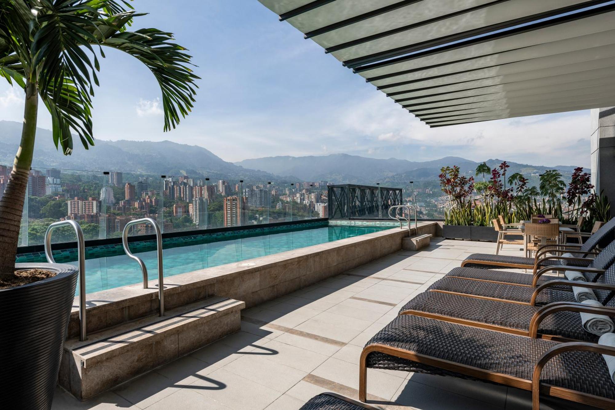 Hotel York Luxury Suites Medellin By Preferred Εξωτερικό φωτογραφία Rooftop pool