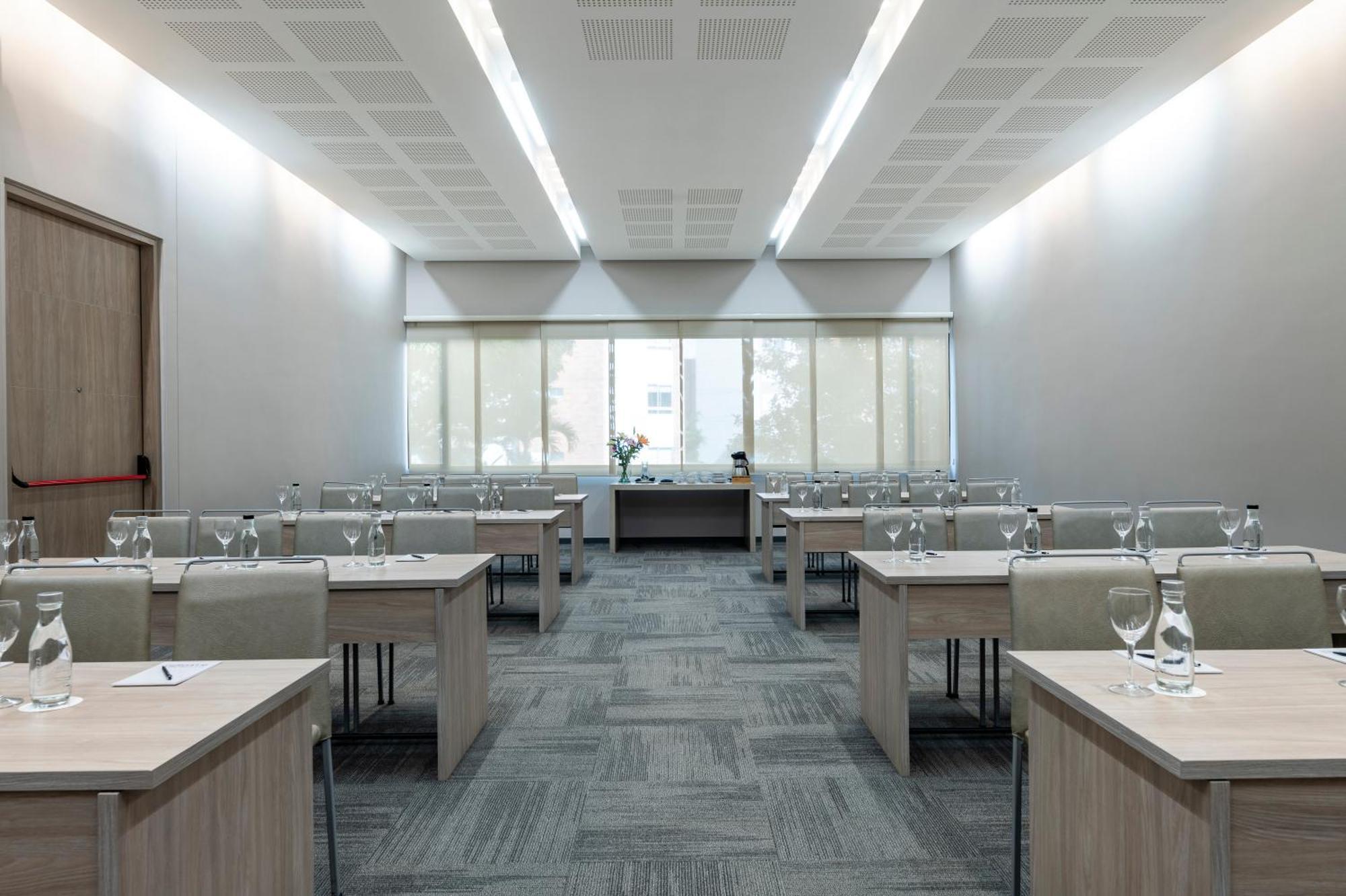 Hotel York Luxury Suites Medellin By Preferred Εξωτερικό φωτογραφία Meeting room