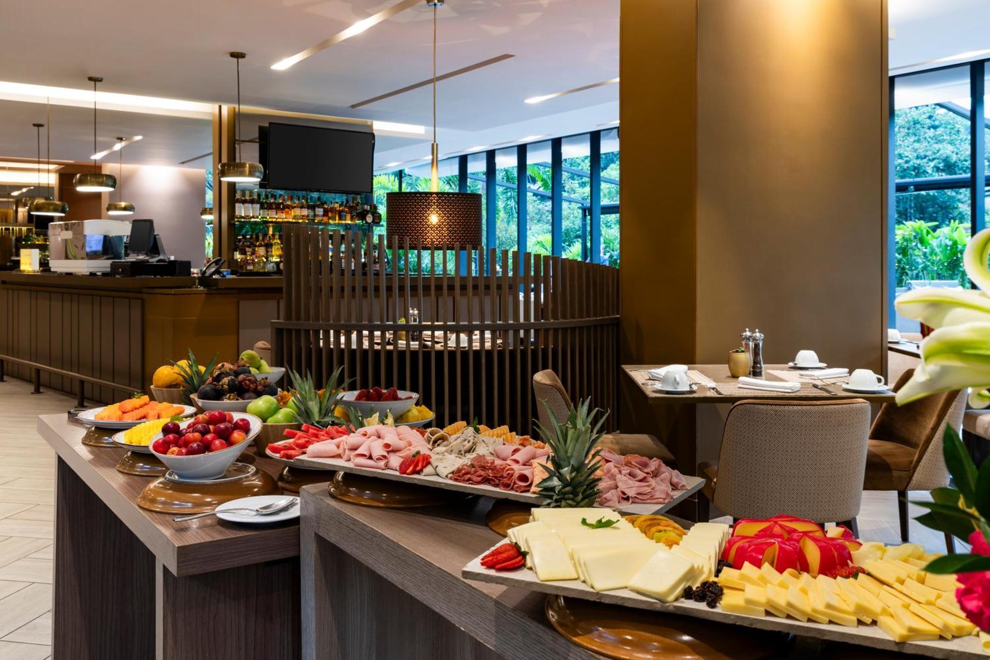 Hotel York Luxury Suites Medellin By Preferred Εξωτερικό φωτογραφία The Club at Changi Airport